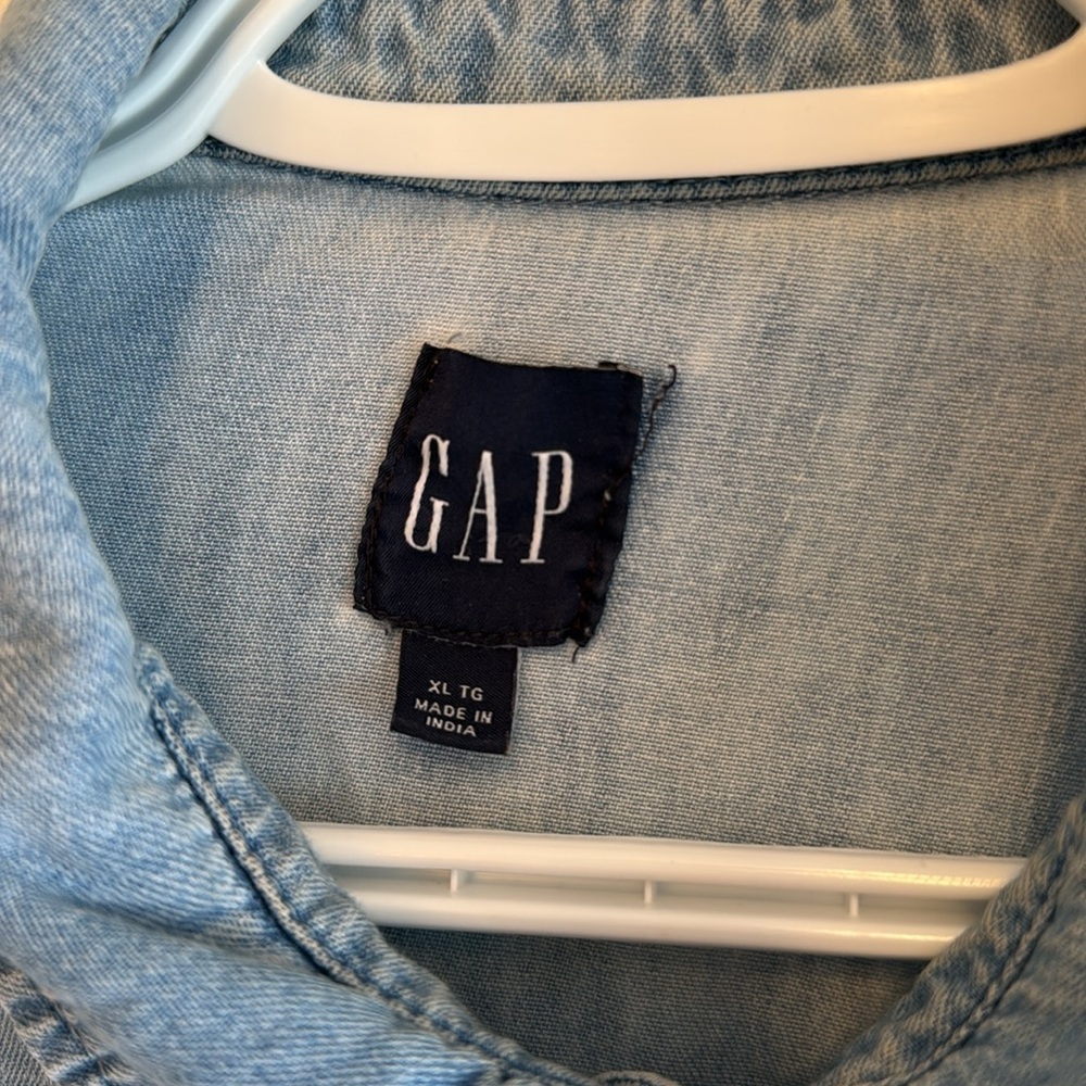 GAP Light Blue Denim Peplum Button-Front Shirt - Picture 2 of 4